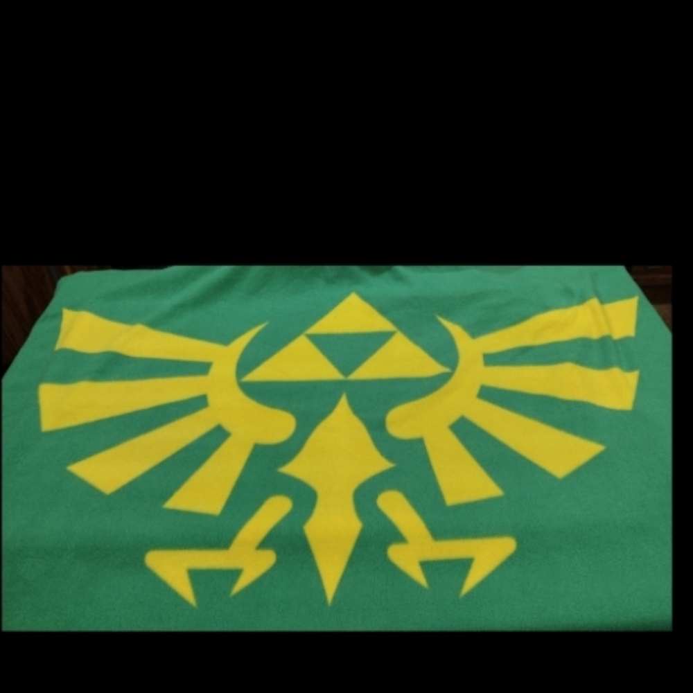Legend Of Zelda Hooded Blanket / Throw - Hyrule Crest - Culture Fly Content - Picture 2 of 5